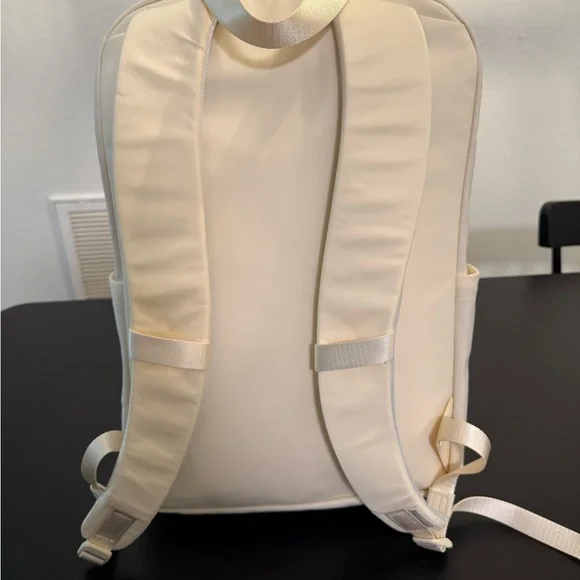NWOT Lululemon Buttercream Yellow Backpack - Picture 3 of 3